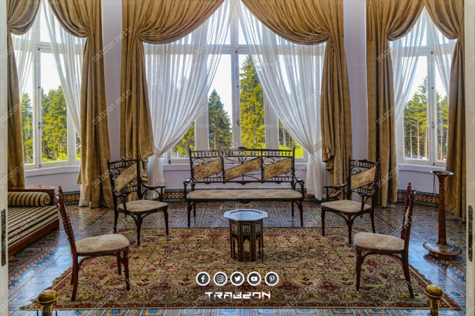 Atatürk Köşkü Oturma Salonu