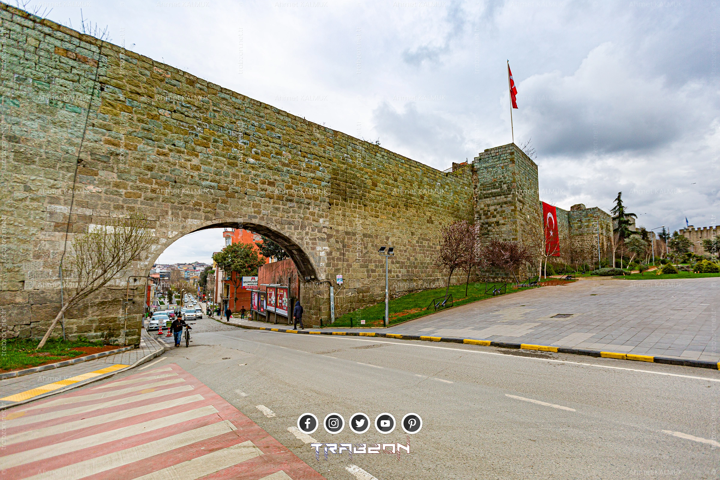 Kale Sur Kapısı - Aşağı Hisar