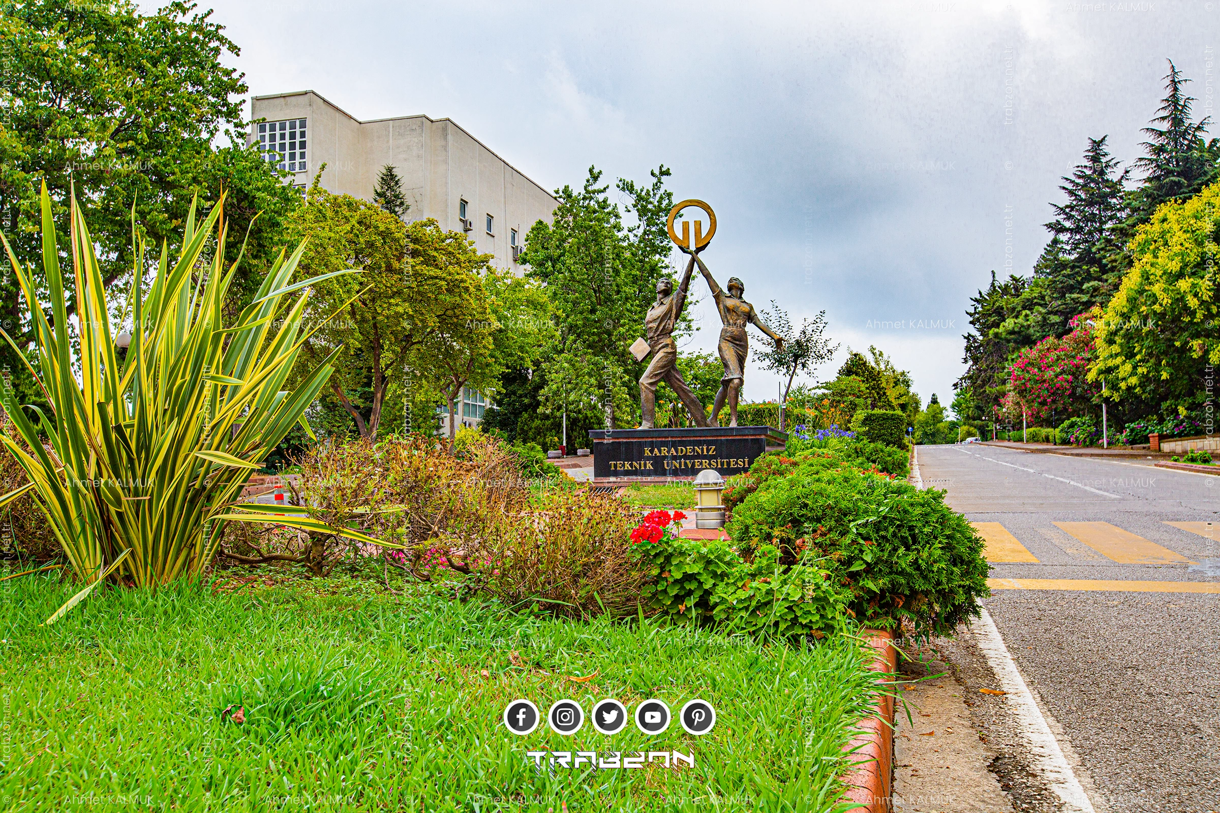 Karadeniz Teknik Üniversitesi Öğrenci Heykeli