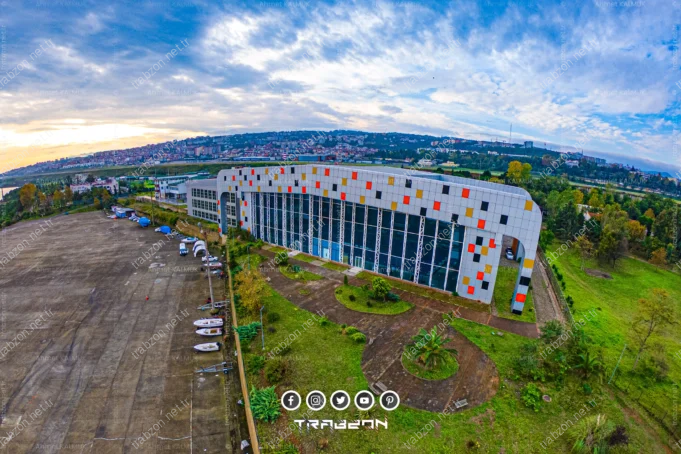 Mehmet Akif Ersoy Kapalı Yüzme Havuzu