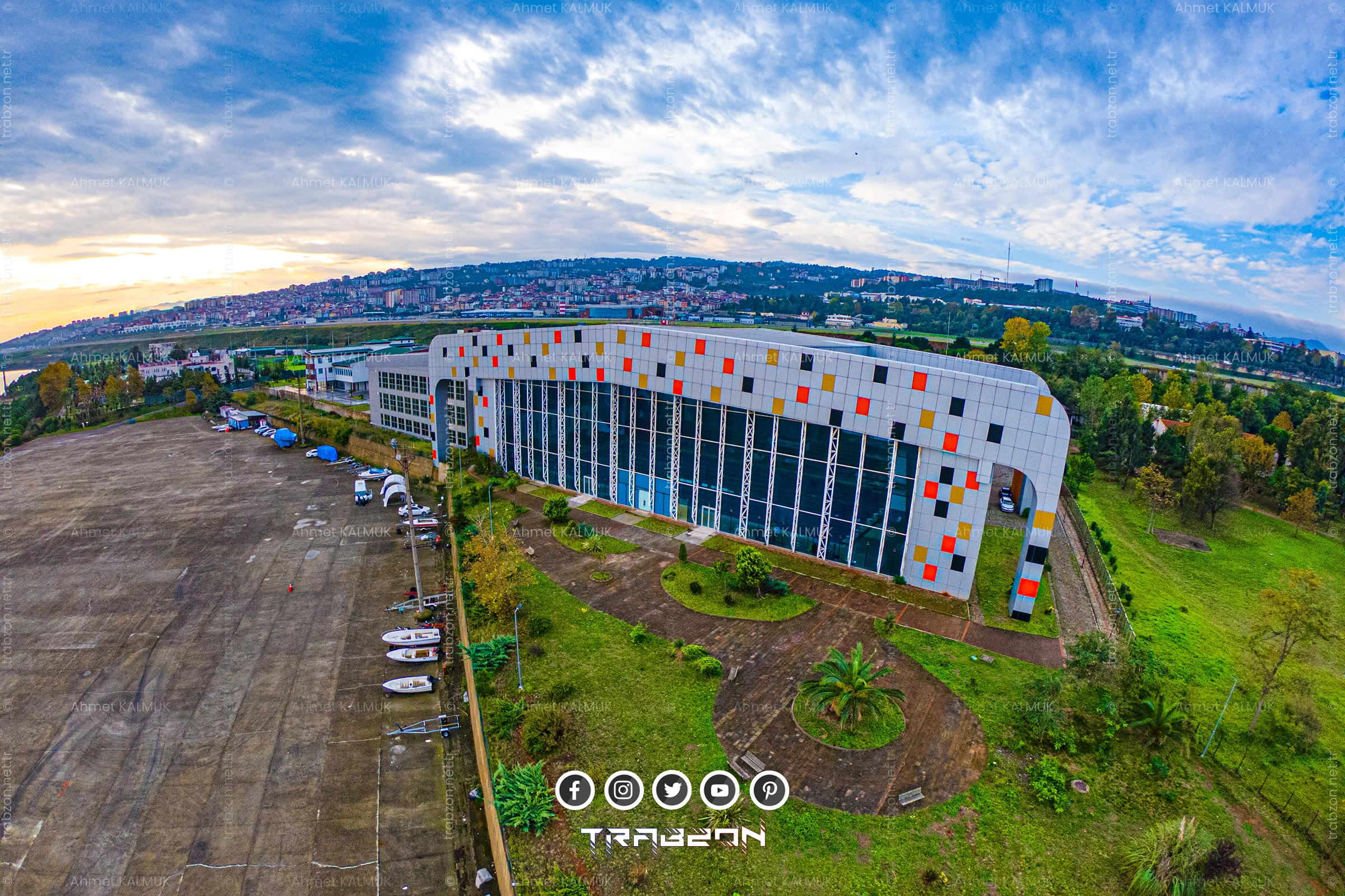 Mehmet Akif Ersoy Kapalı Yüzme Havuzu